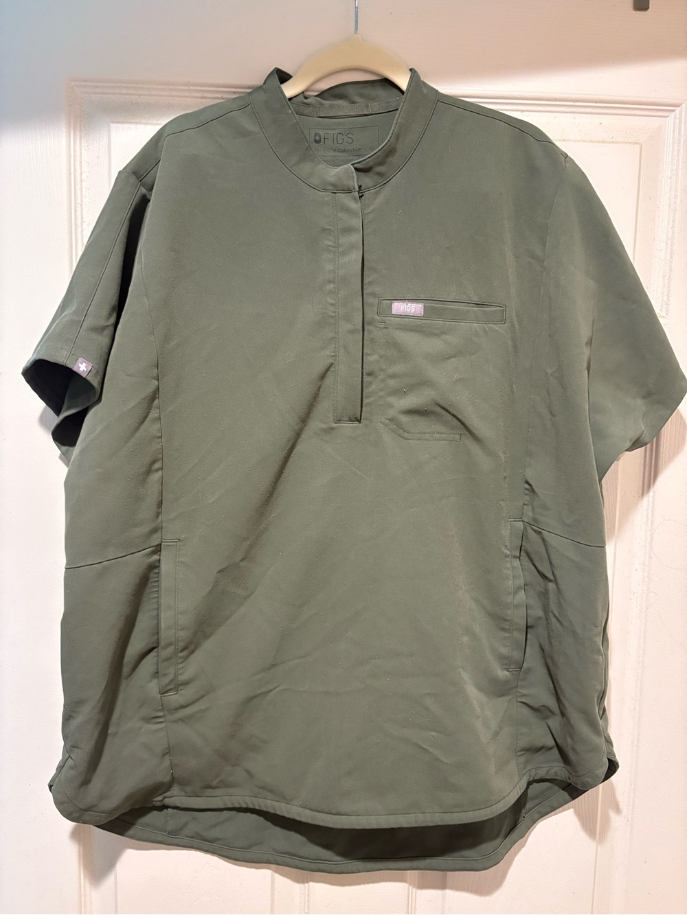 3 XL FIGS Women’s Short-Sleeve Collar Scrub Top
